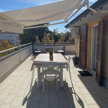 Lägenhet Penthouse Near The Historic Center *