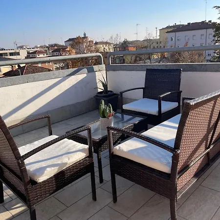 Lägenhet Penthouse Near The Historic Center