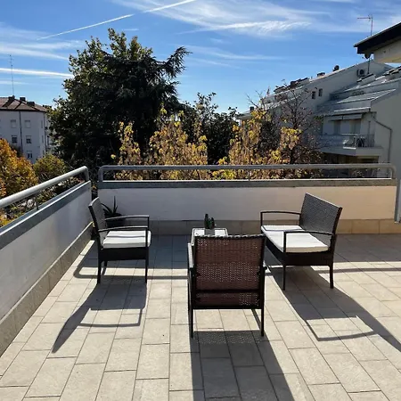Penthouse Near The Historic Center Lägenhet Modena