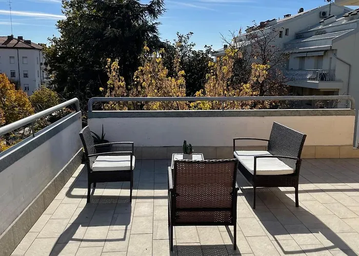 Penthouse Near The Historic Center アパート モデナ